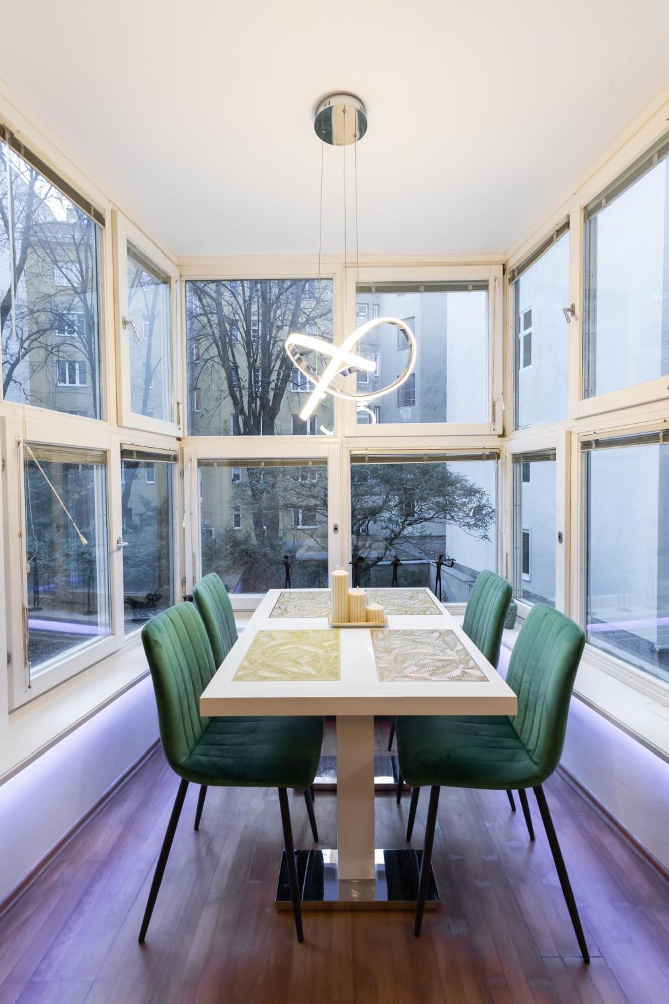 Palais Petrus Apartment Wina Bagian luar foto
